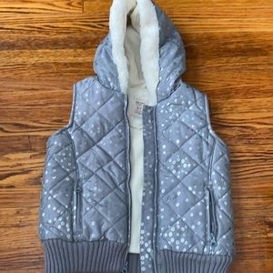 Old navy puffer vest 🤩